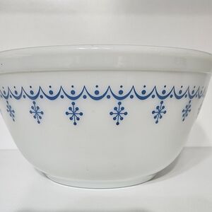 Pyrex 402 ❄️ Snowflake